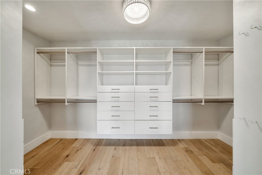 MLS #OC25060159 image #9