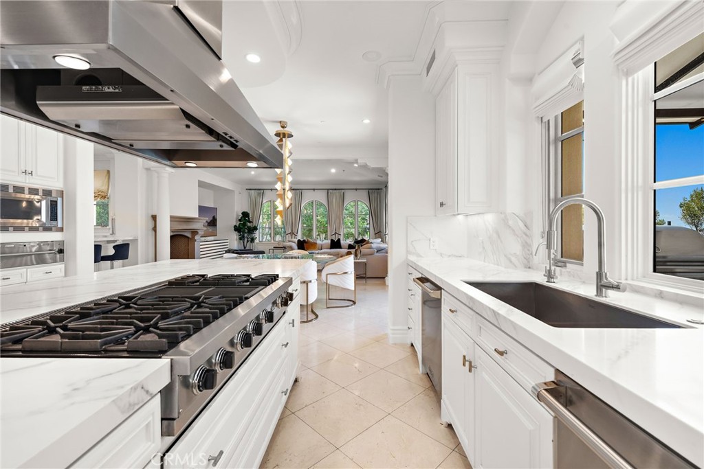 MLS #OC25060196 image #17