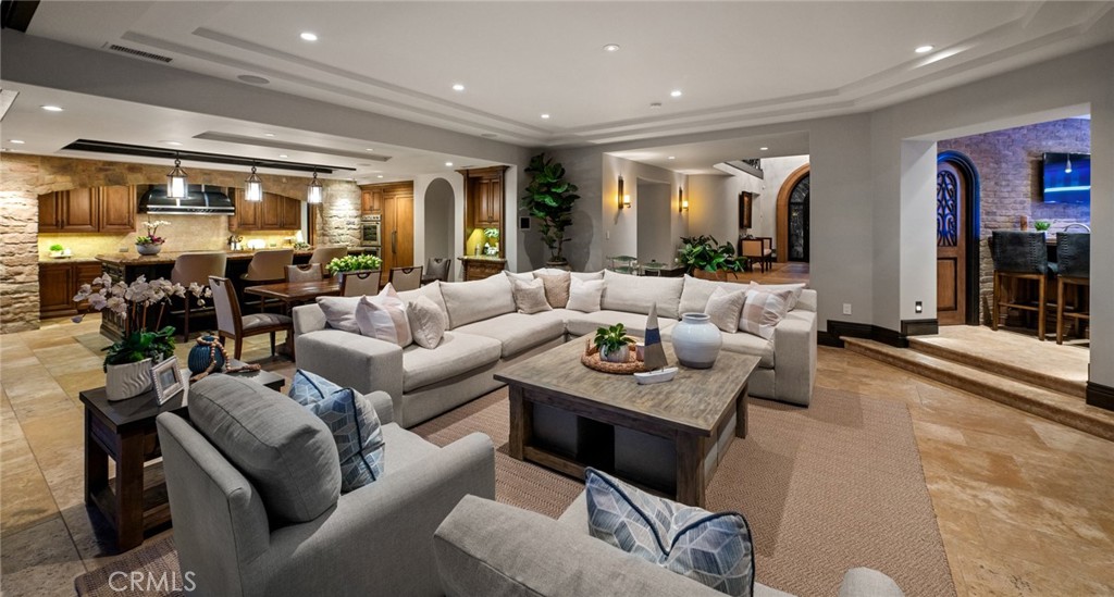 MLS #OC25061381 image #6