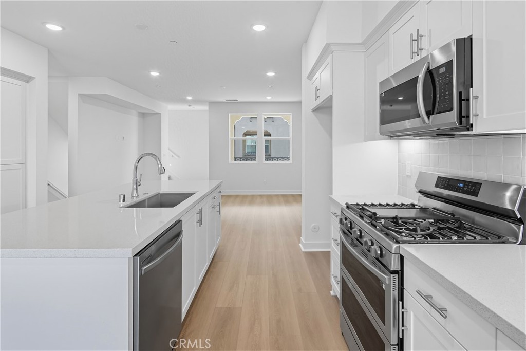 MLS #OC25061583 image #3