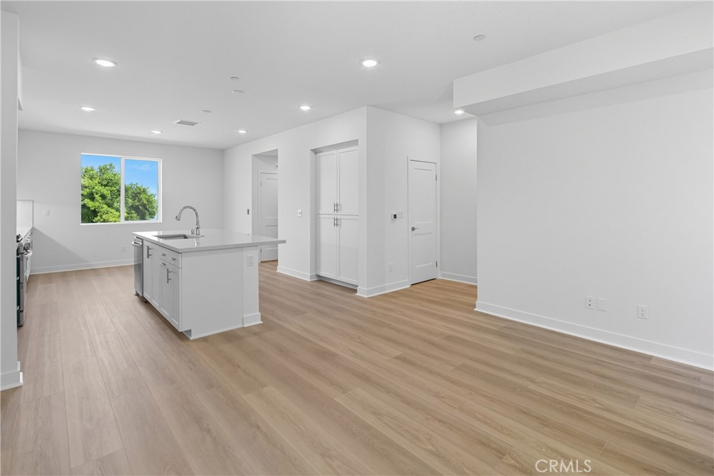 MLS #OC25061583 image #4