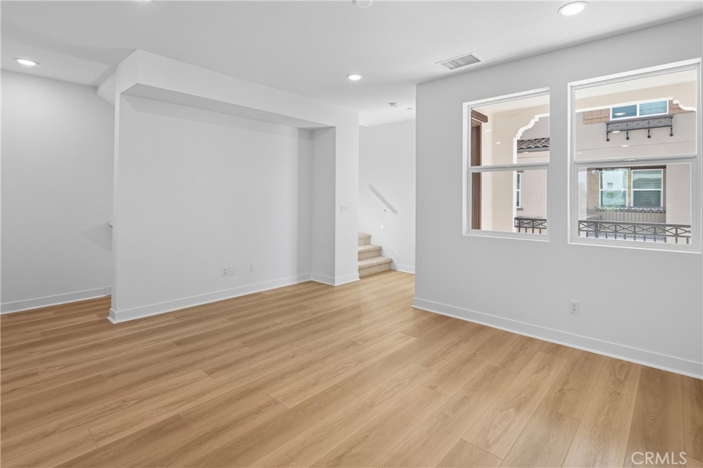 MLS #OC25061583 image #6