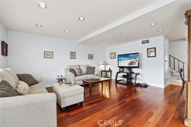 MLS #OC25062822 image #3