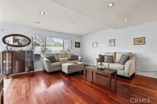 MLS #OC25062822 image #8