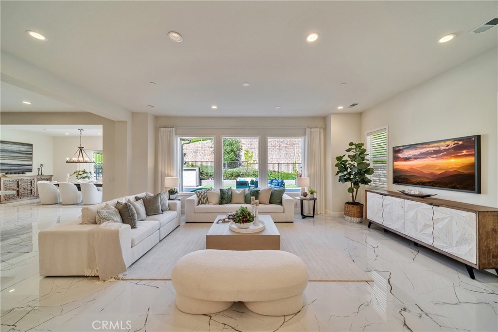 MLS #OC25063588 image #18