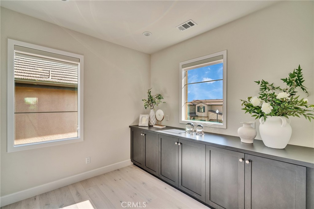 MLS #OC25063588 image #26