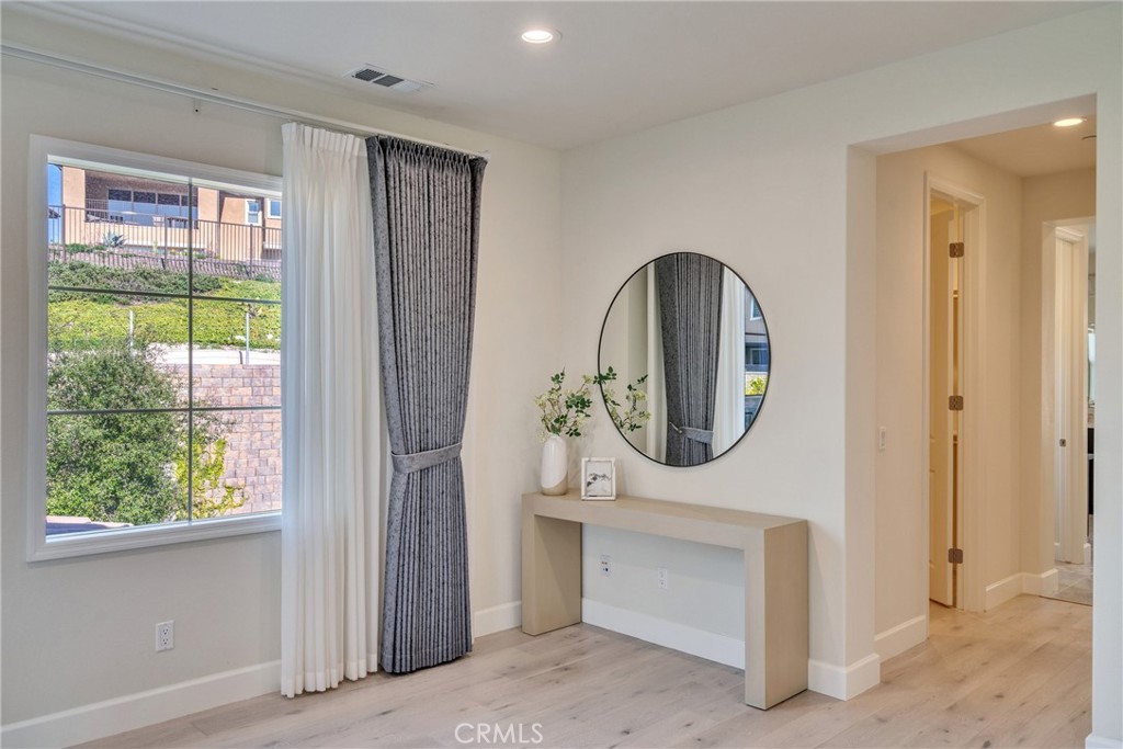MLS #OC25063588 image #33