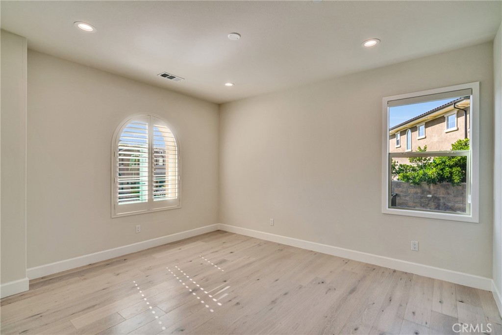 MLS #OC25063588 image #37