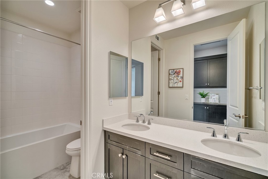 MLS #OC25063588 image #38