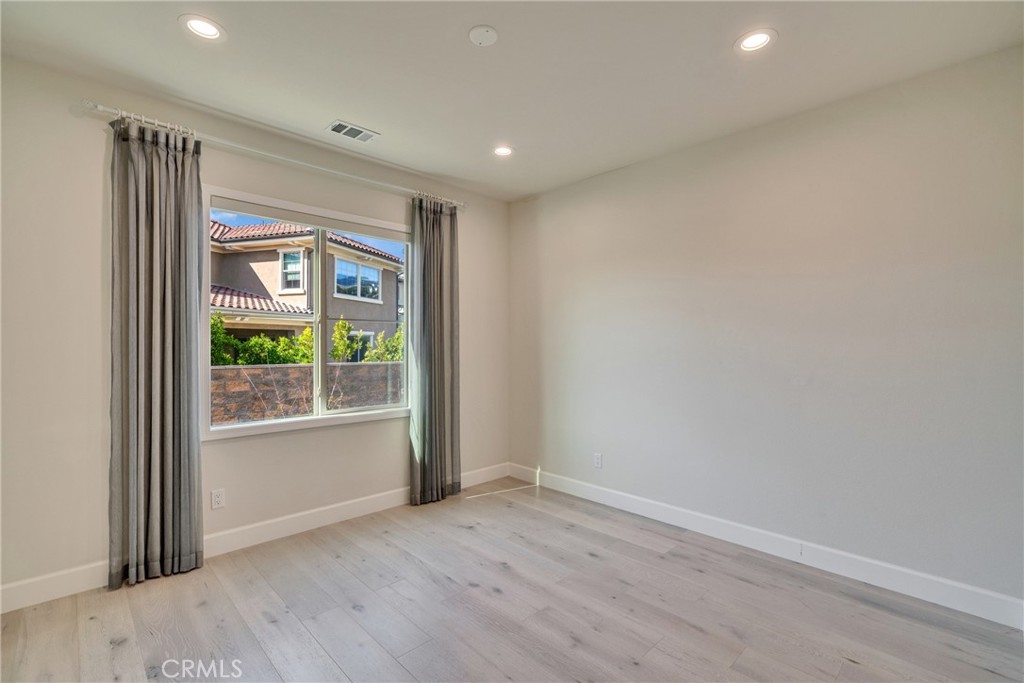 MLS #OC25063588 image #39