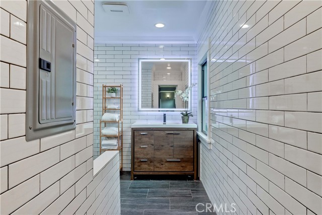 MLS #OC25064613 image #28