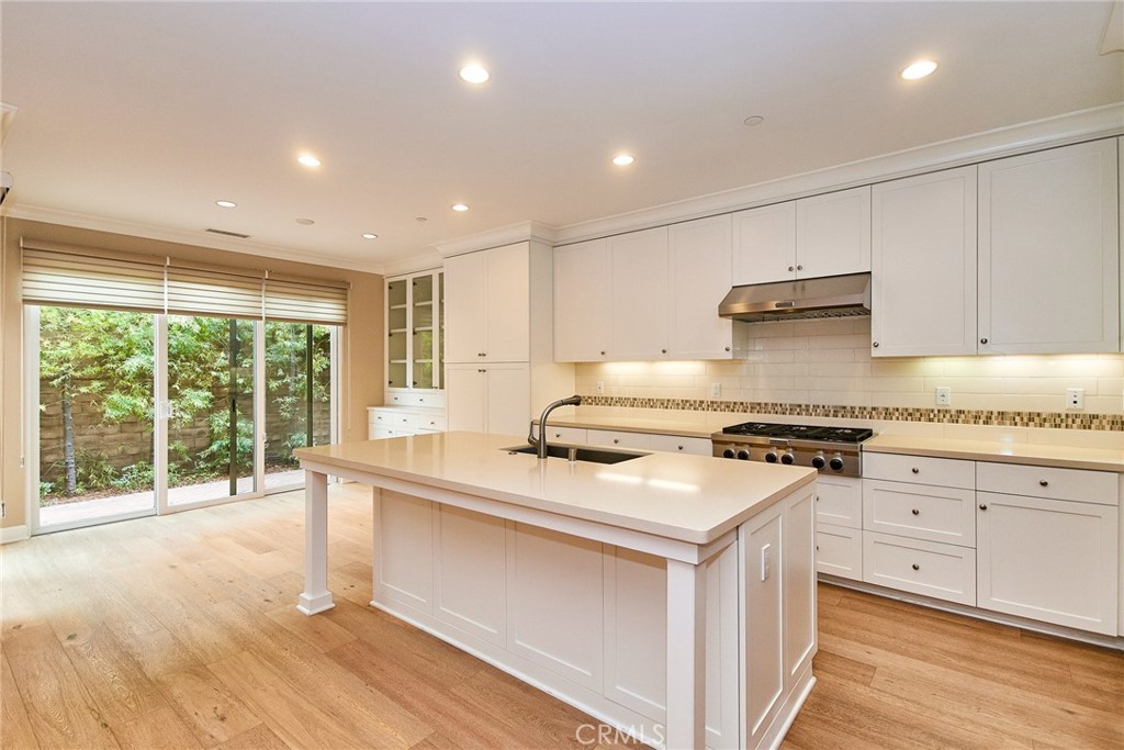 MLS #OC25064682 image #1