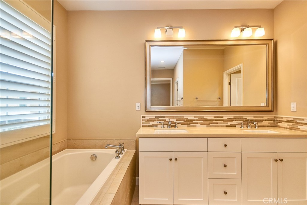 MLS #OC25064682 image #30