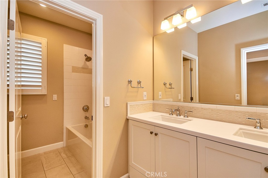 MLS #OC25064682 image #41