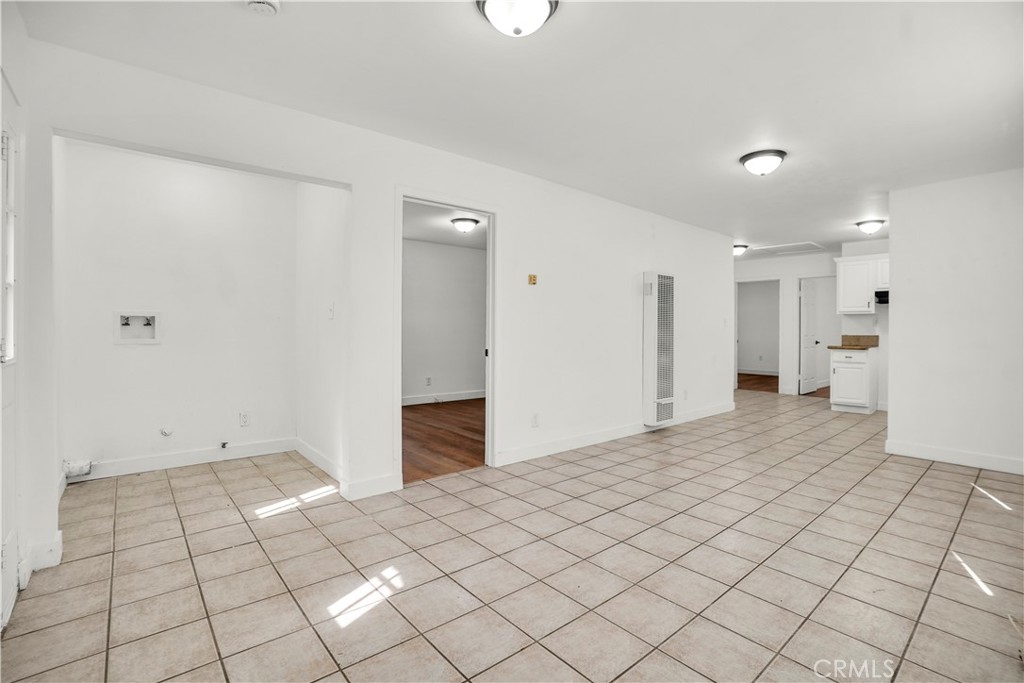 MLS #OC25065305 image #1