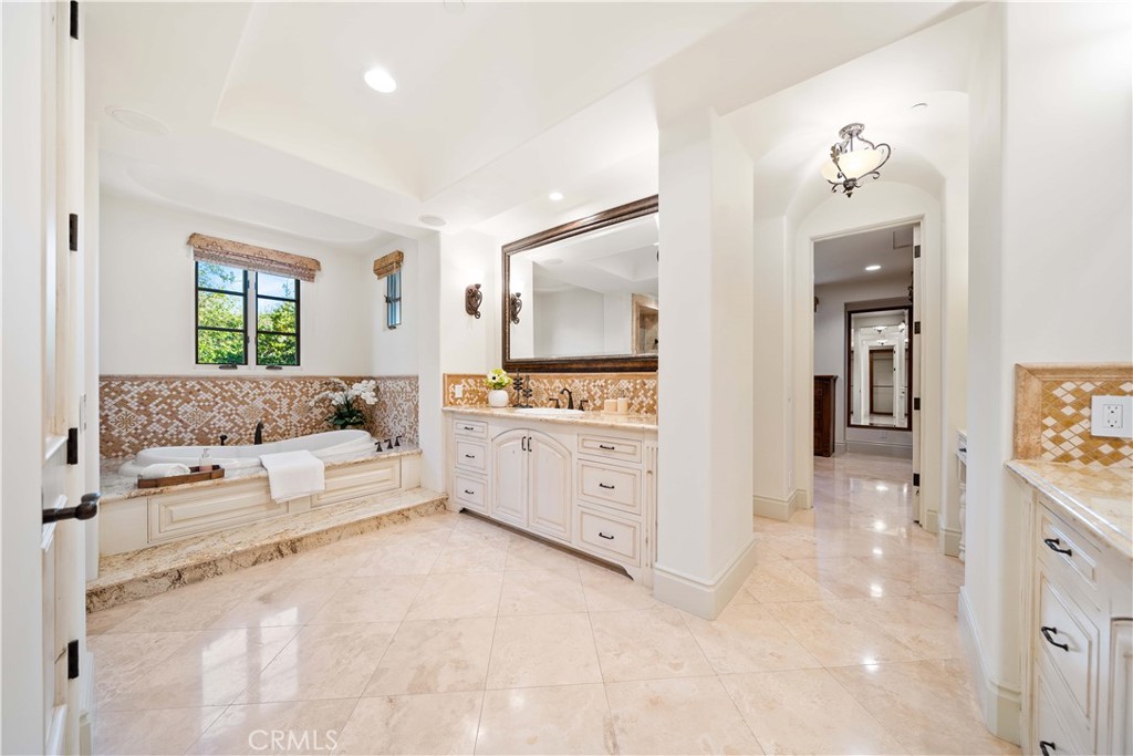 MLS #OC25075294 image #24