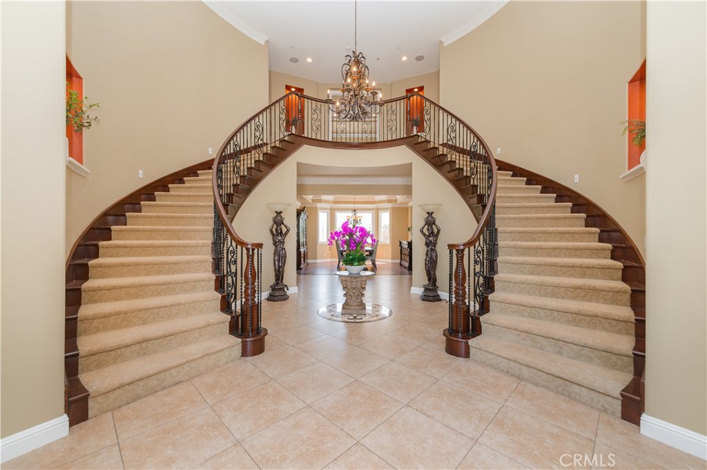 MLS #OC25078235 image #1