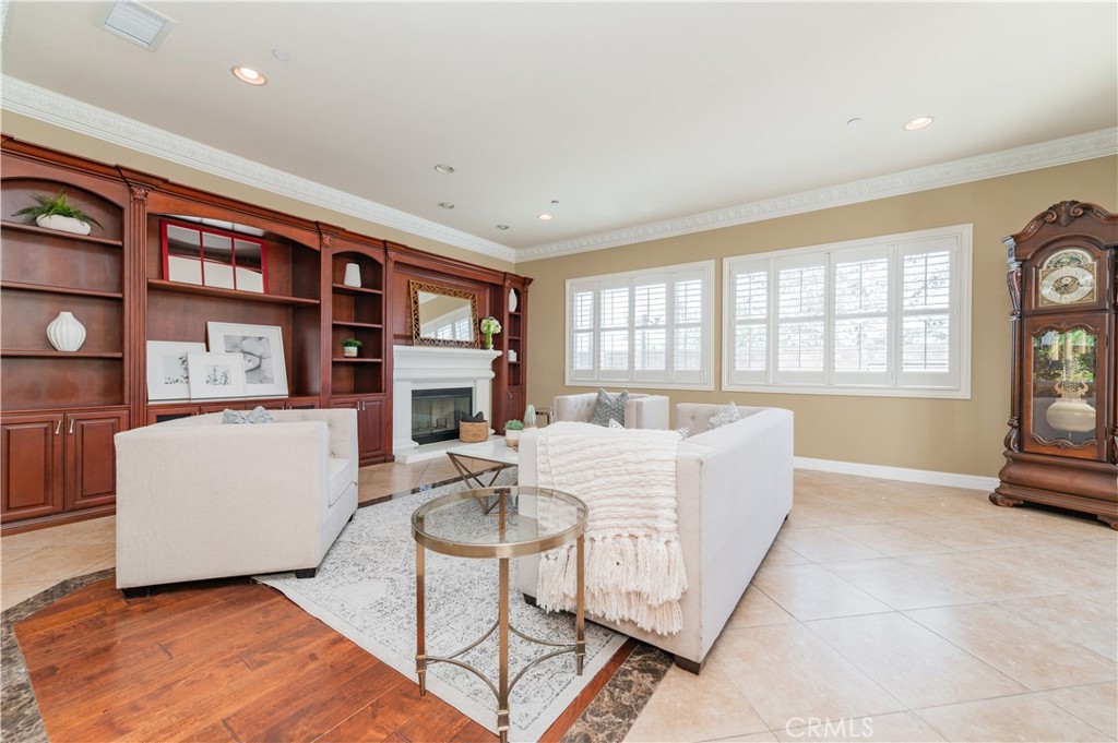 MLS #OC25078235 image #4