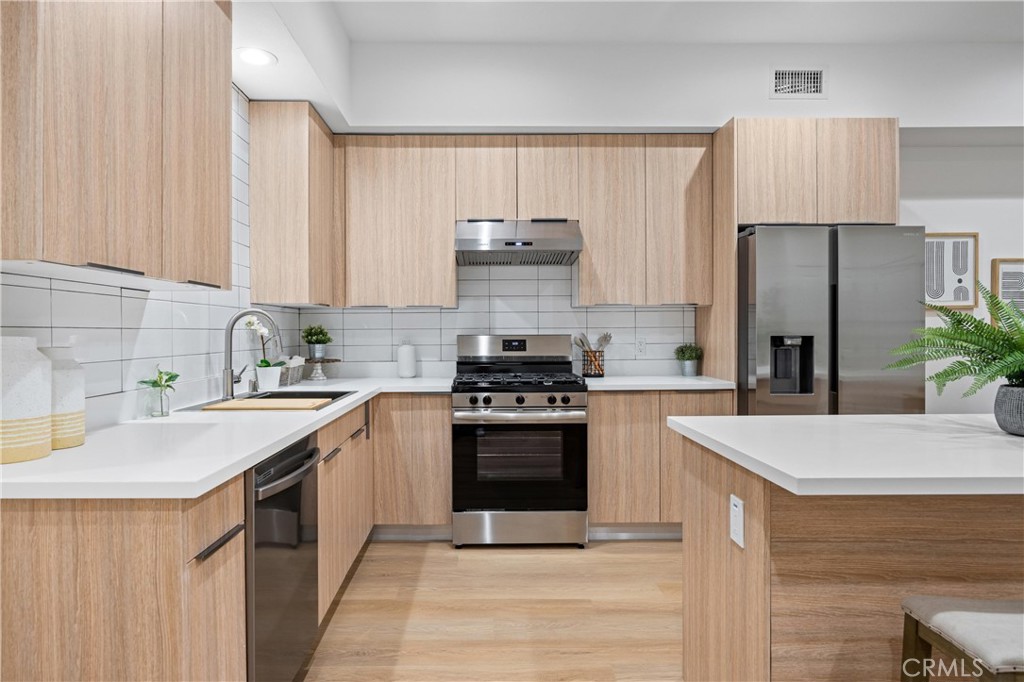 MLS #OC25078852 image #16