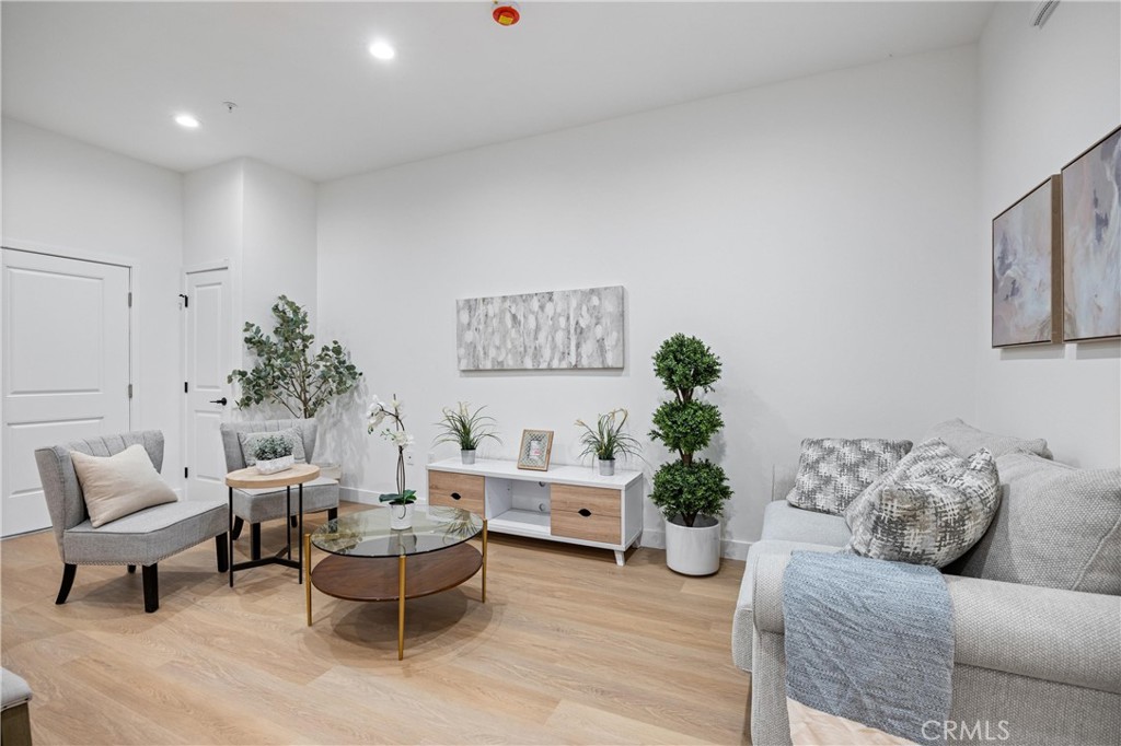 MLS #OC25078852 image #21