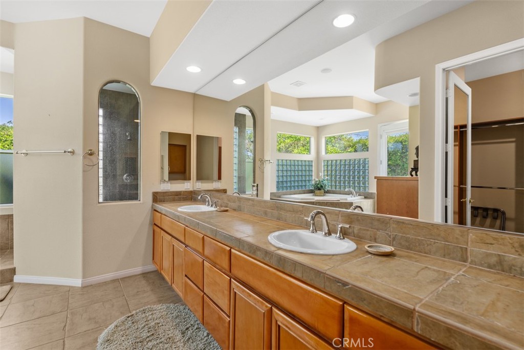 MLS #OC25079682 image #11