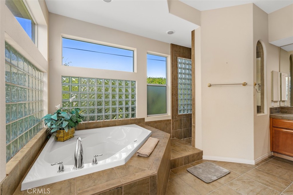 MLS #OC25079682 image #12