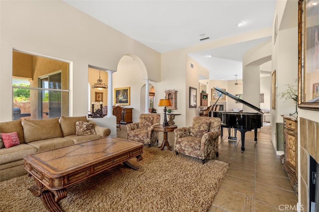 MLS #OC25079682 image #4