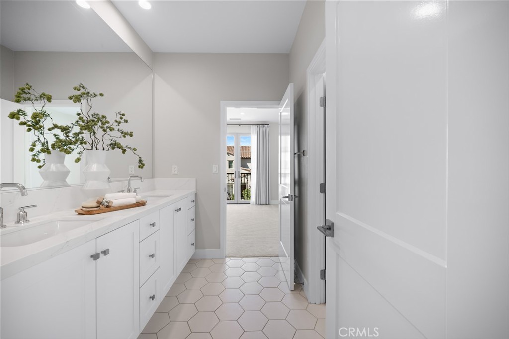 MLS #OC25079886 image #40