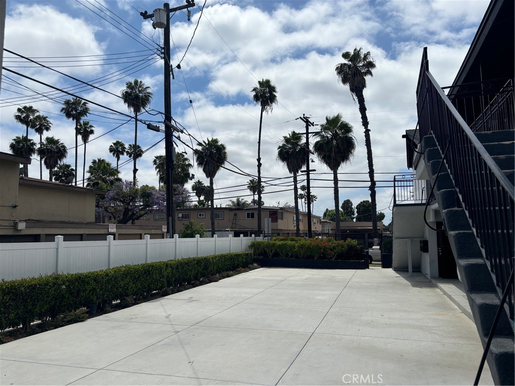 MLS #OC25080094 image #4