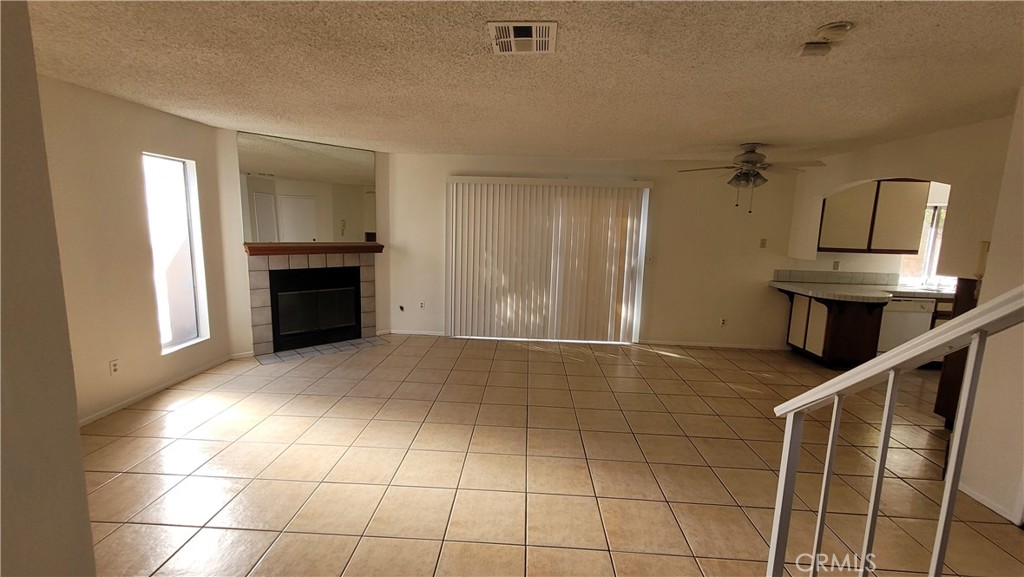 MLS #OC25080322 image #1