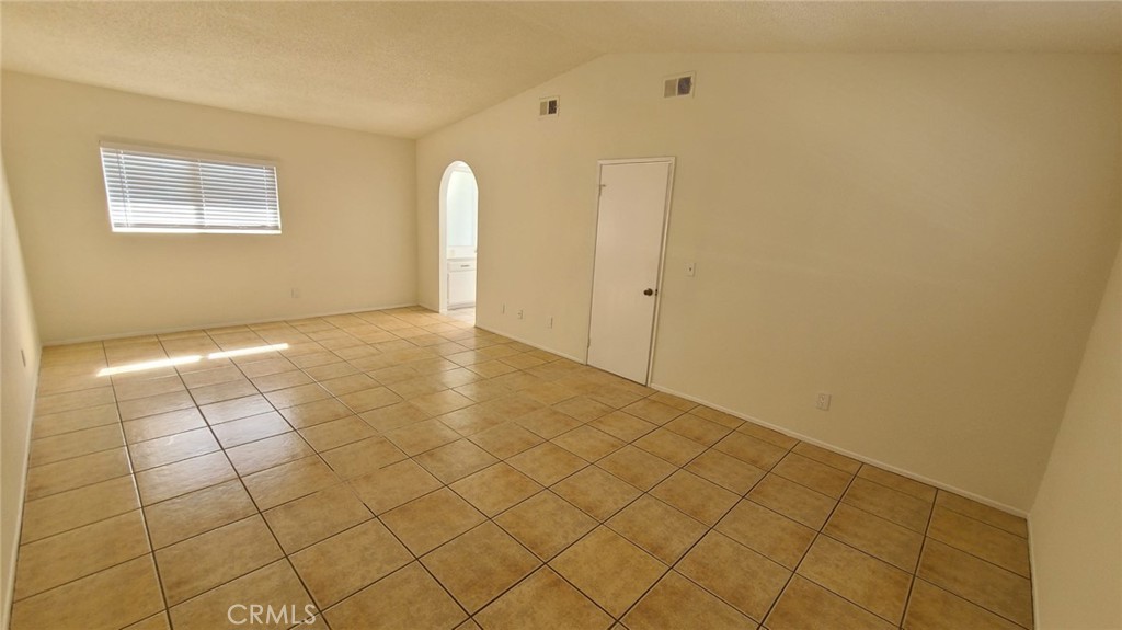 MLS #OC25080322 image #11