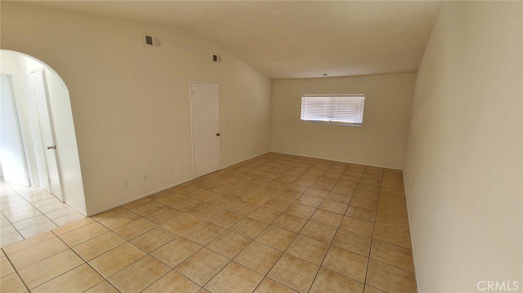 MLS #OC25080322 image #12