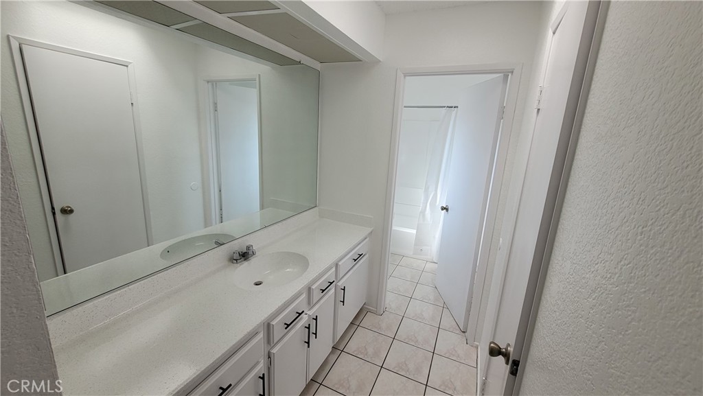 MLS #OC25080322 image #14