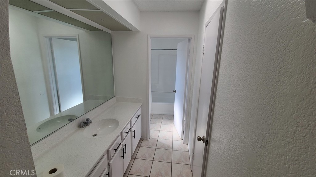 MLS #OC25080322 image #18