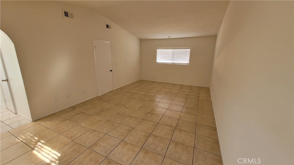 MLS #OC25080322 image #8