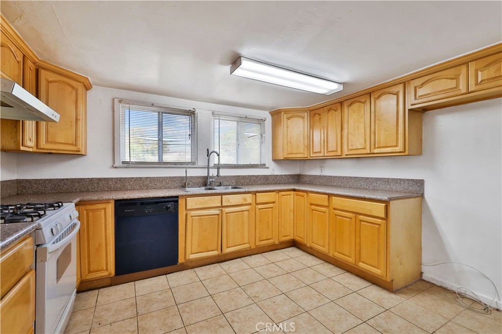 MLS #OC25080584 image #29