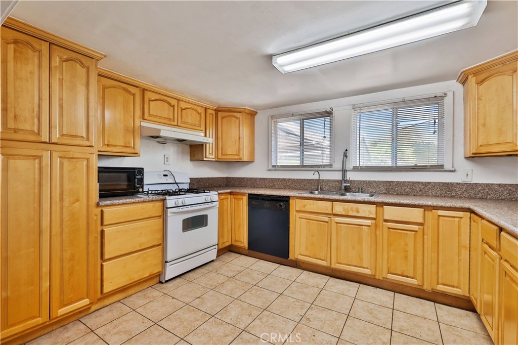 MLS #OC25080584 image #30