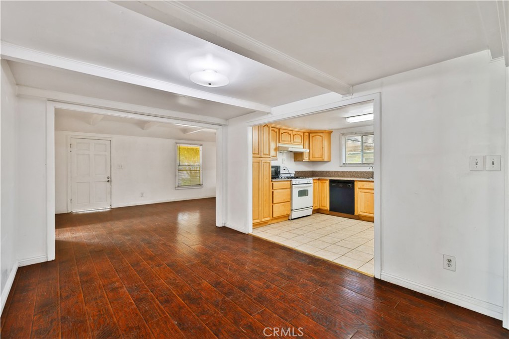 MLS #OC25080584 image #32