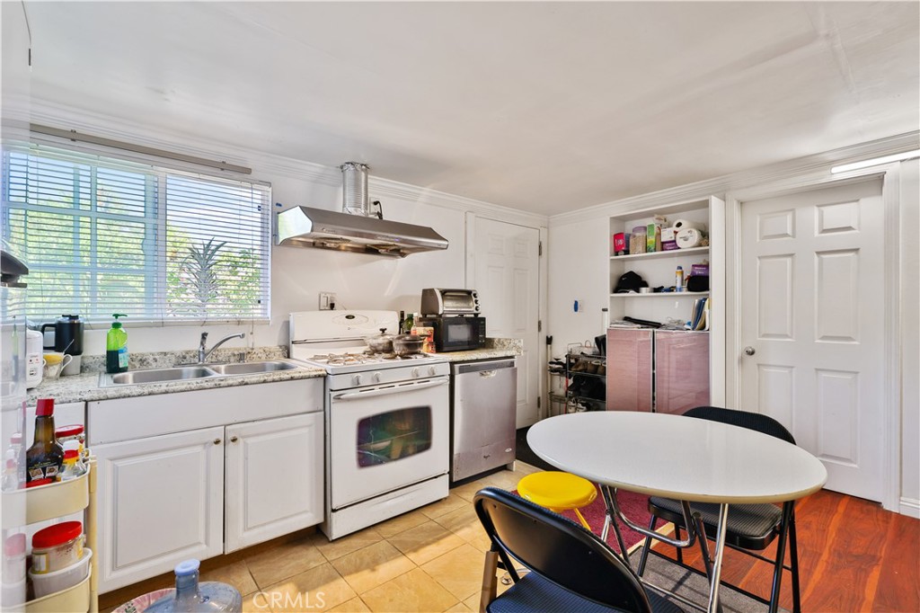 MLS #OC25080584 image #48