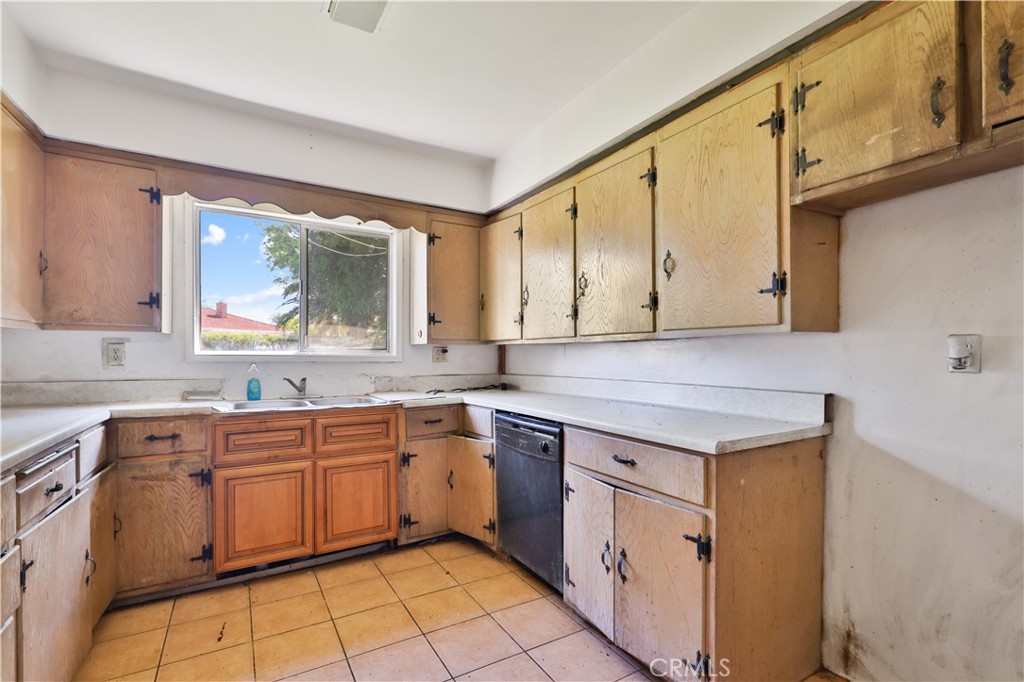 MLS #OC25080584 image #61