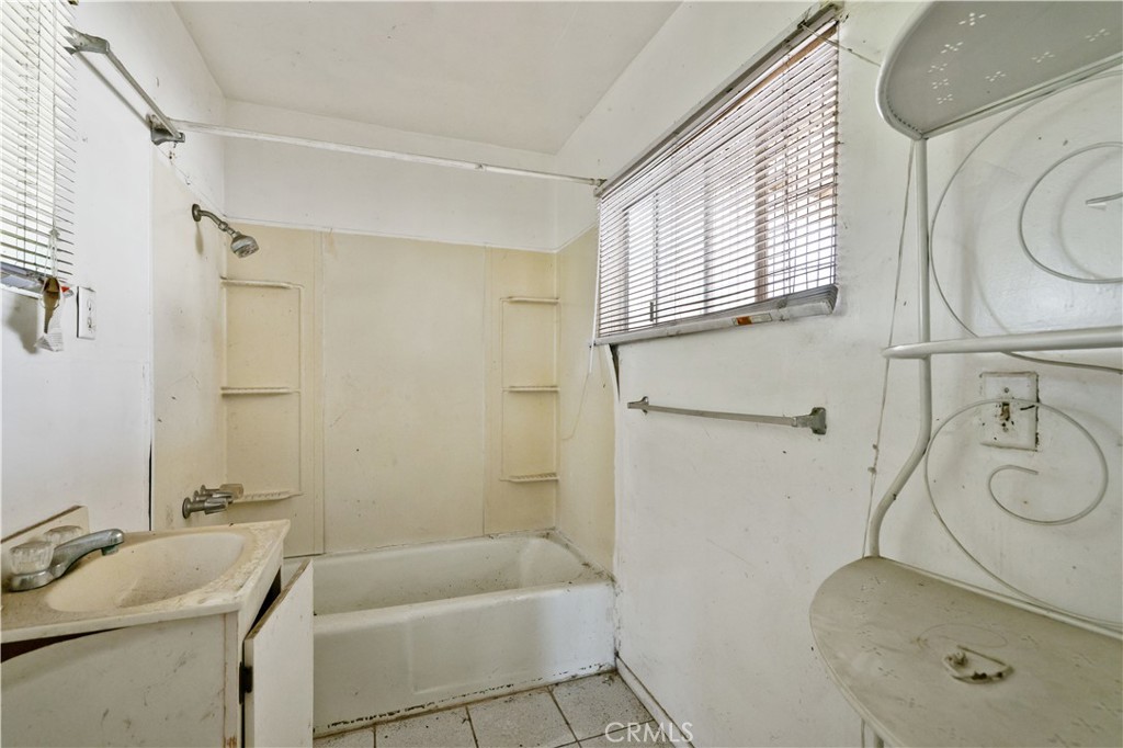 MLS #OC25080584 image #66