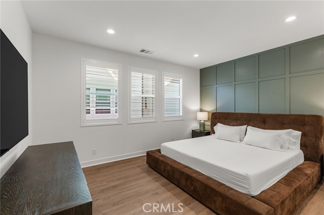 MLS #OC25080716 image #18