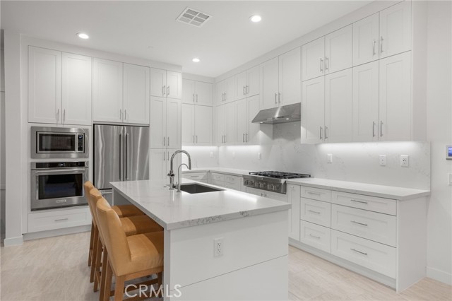 MLS #OC25080716 image #2