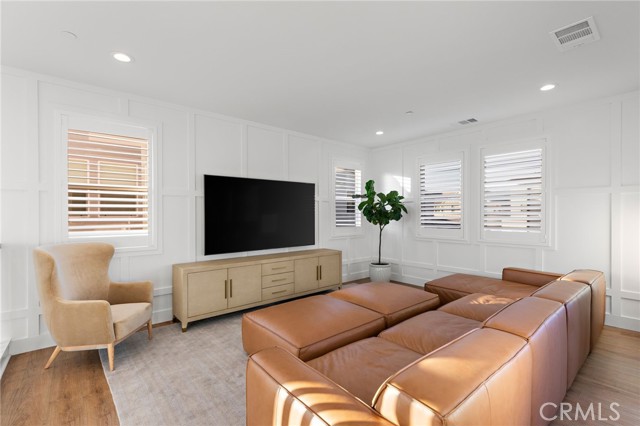 MLS #OC25080716 image #20