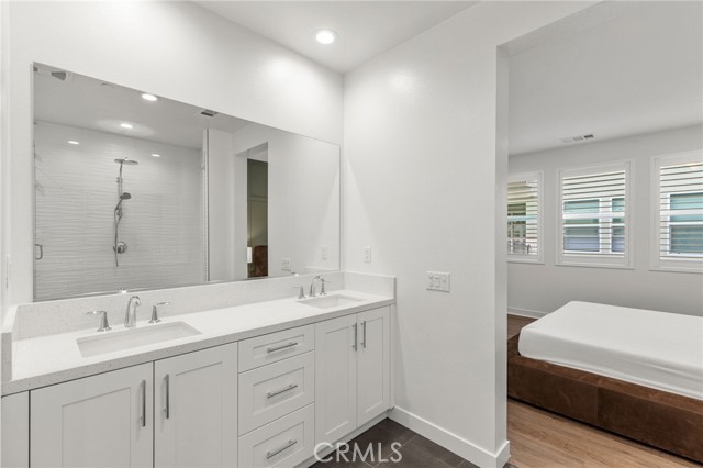 MLS #OC25080716 image #25