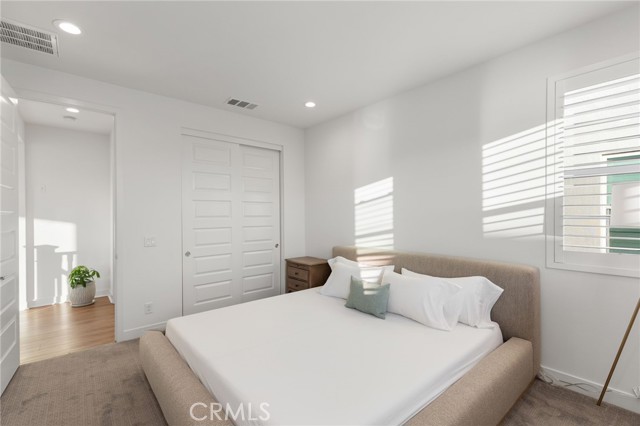 MLS #OC25080716 image #27