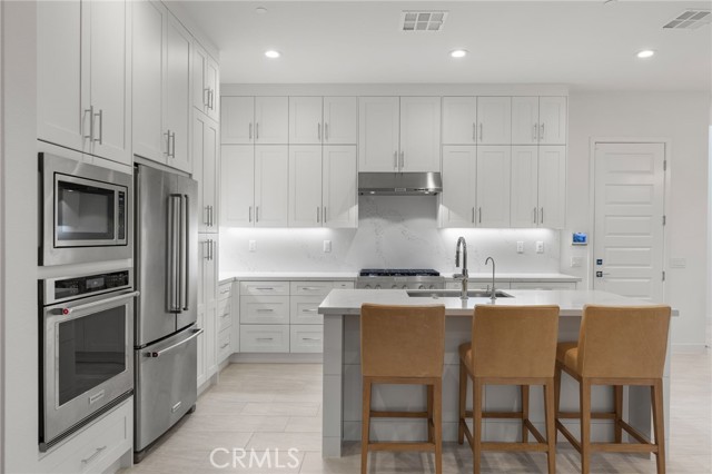 MLS #OC25080716 image #3