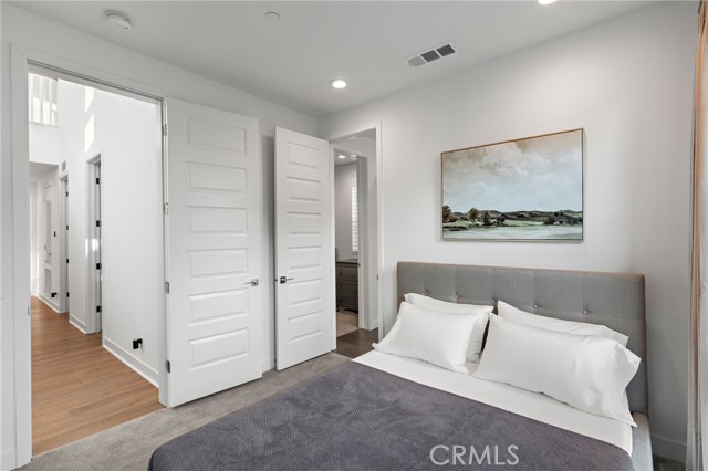 MLS #OC25080716 image #30