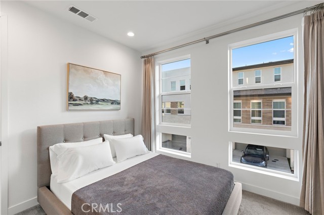 MLS #OC25080716 image #31