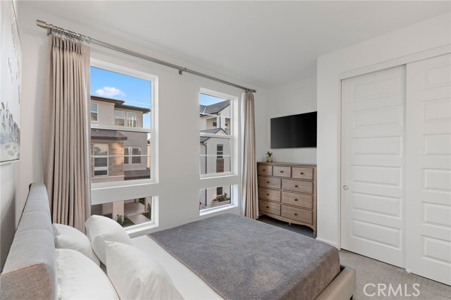 MLS #OC25080716 image #32